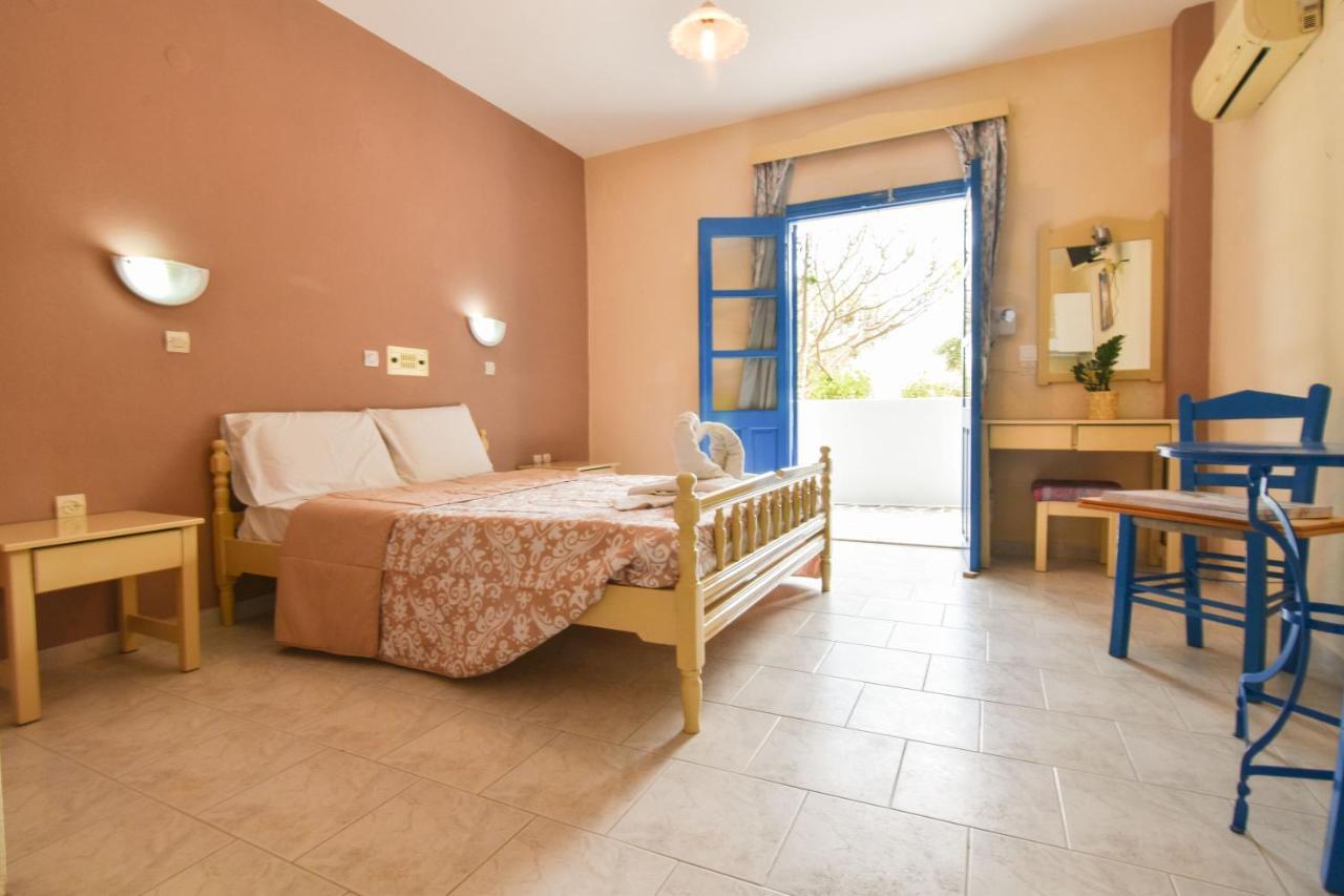 Vardes Hotel Studios Амоопи Екстериор снимка