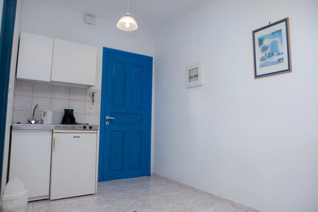 Vardes Hotel Studios Амоопи Екстериор снимка